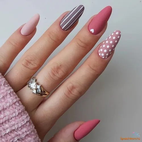 Дизайн Ногтей Новинки Фото рука с розовыми ногтями