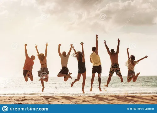 Друзья Картинки группа людей прыгает в воздух на пляже