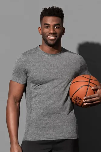 Мужчин Фото мужчина, держащий баскетбольный мяч