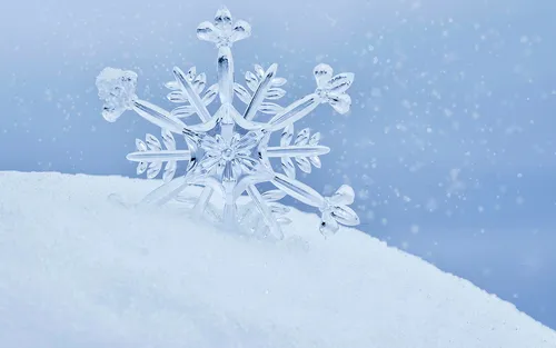 Снежинок Картинки снежинка на белой поверхности