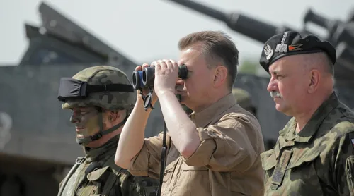 Мариуш Блащак, Военные Картинки мужчина в военной форме разговаривает в микрофон