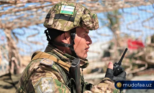 Военные Картинки солдат в форме с пистолетом