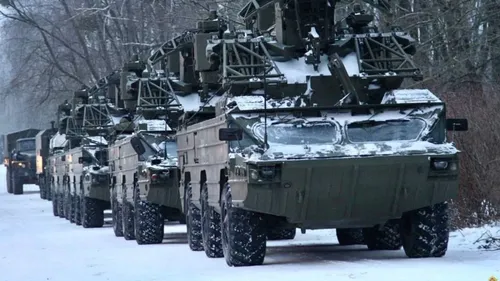 военный танк в снегу