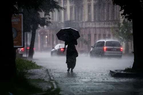 Дождь Картинки человек, идущий под дождем с зонтиком