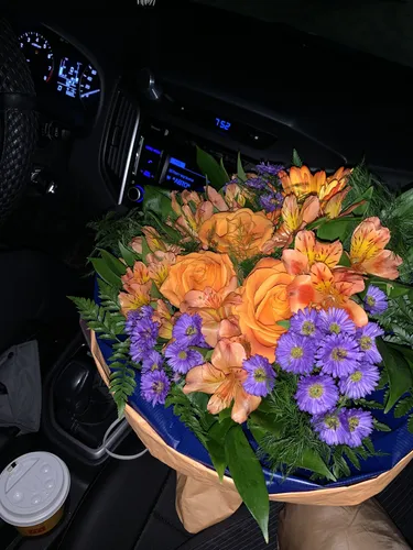 Букет Цветов Фото букет цветов в автомобиле