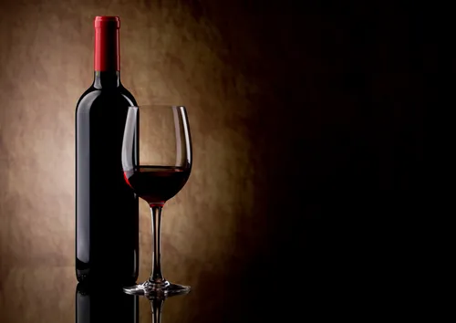С Вином Обои на телефон бутылка вина и бокал красного вина