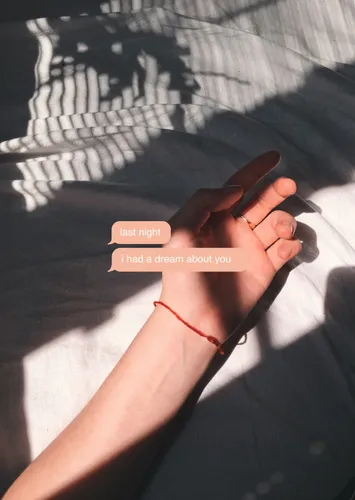 Эстетика Фото рука, держащая красную веревку