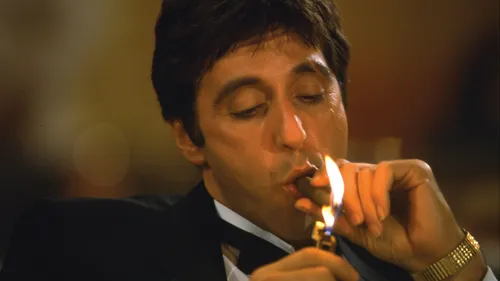 Лицо Со Шрамом Обои на телефон мужчина курит сигарету