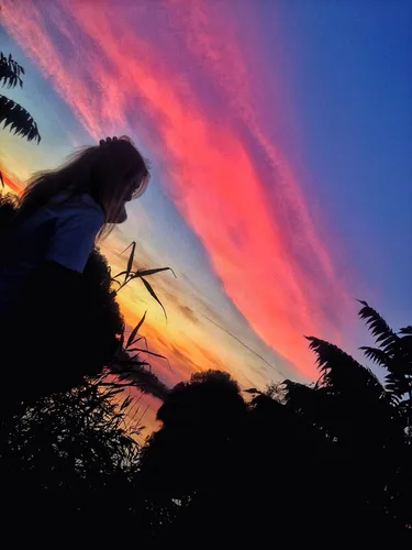 Инстаграм На Аву Фото человек, стоящий перед закатом