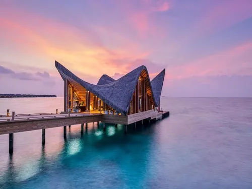Мальдивы Фото здание на причале
