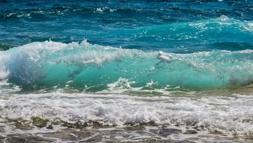 Цвета Морской Волны Обои на телефон волны разбиваются на пляже