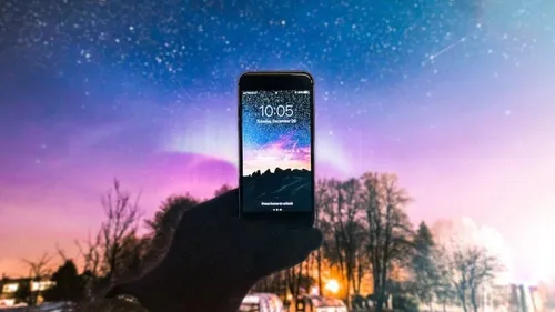 Яндекс Обои на телефон рука, держащая телефон