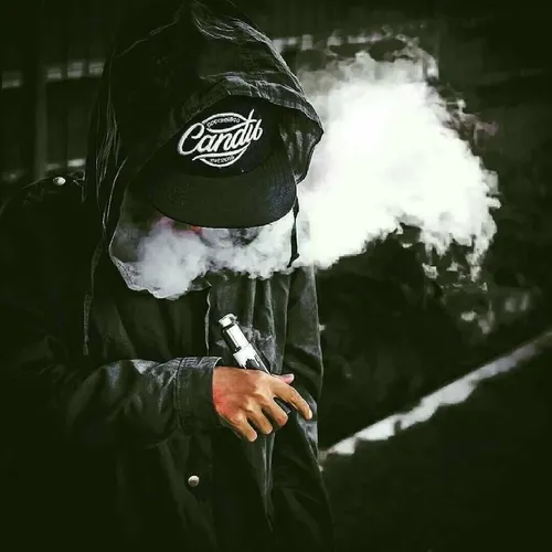 На Аву Для Пацанов Фото человек в маске, курящий сигарету