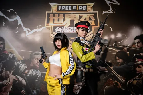 Free Fire Обои на телефон мужчина и женщина держат оружие