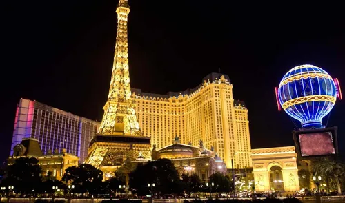 Города Мира Обои на телефон большое здание с колесом обозрения на заднем плане с парижским Лас-Вегасом на заднем плане