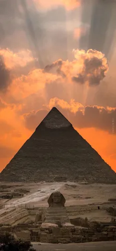 Города Мира Обои на телефон пирамида с пирамидой на заднем плане