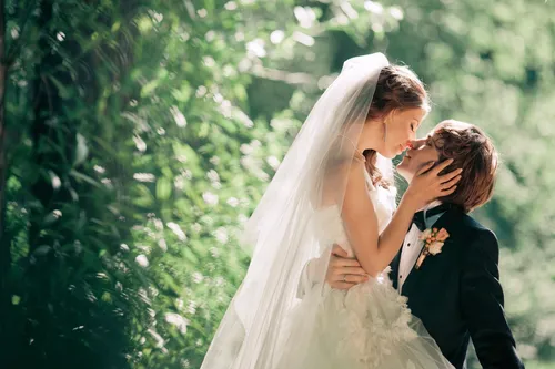Свадебные Фото поцелуй жениха и невесты