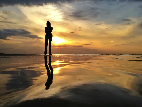 Красивые Фото человек, стоящий на пляже