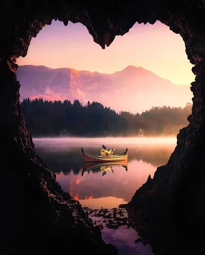Красивые Фото лодка в озере