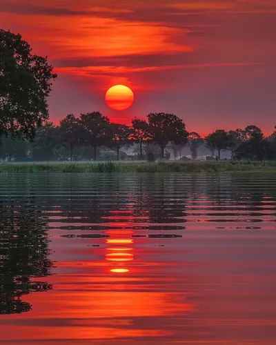 Красивые Фото закат над водоемом