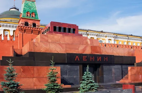 Ленин В Мавзолее Фото большое здание с табличкой