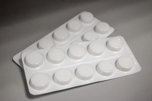 Молочница У Мужчин Фото белая коробка с множеством белых кнопок