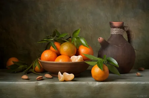 Натюрморт Фото чаша апельсинов рядом с вазой с апельсинами