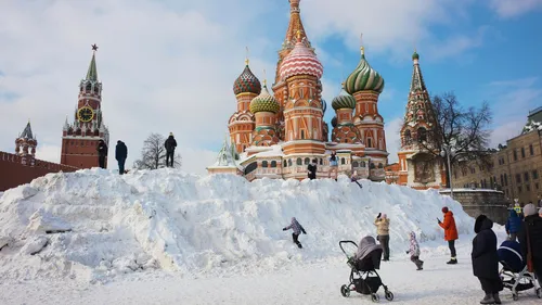 Зимы Фото люди играют на снегу