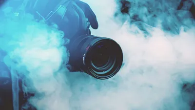 Обои фотоаппарат, фотограф, дым, цветной дым картинки на рабочий стол, фото  скачать бесплатно