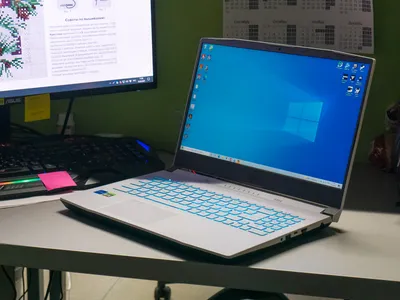 Офисный ноутбук Dell Vostro 5510: экран IPS с диагональю 15,6 дюйма,  процессор Intel Core i5-11300H, 8 ГБ оперативной памяти, SSD на 256 ГБ,  аккумулятор ёмкостью 54 Вт*ч