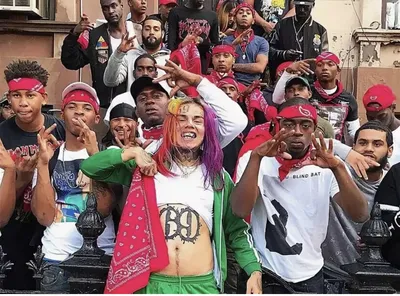 6IX9INE TEKASHI 69 | Parede de fotos, Desenho de rua, Fotos com fundo preto