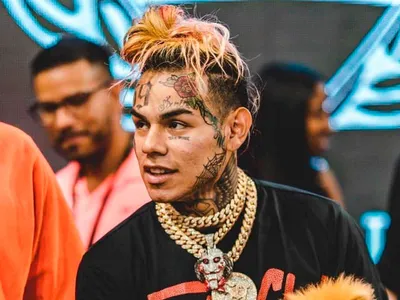 6ix9ine задиссил известных рэперов в новом клипе ZAZA. В треке можно  услышать диссы Текаши в адрес Meek Mill и Lil Durk! | Outstyle Org | Дзен