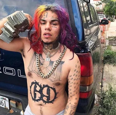 Рэпер 6ix9ine назвал напавших на него мужчин трусами: Музыка: Культура:  Lenta.ru