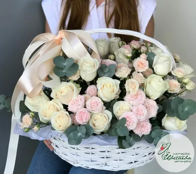 Россиянки назвали цветы самым желанным и бесполезным подарком на 8 Марта —  РБК