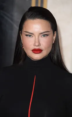 Fans question Adriana Lima's new look on 'Hunger Games' red carpet