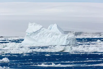 File:Айсберг в Антарктической проливе.jpg - Wikimedia Commons