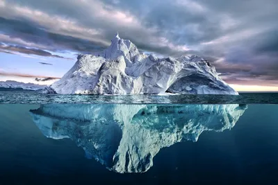 Антарктиде едва удалось избежать столкновения с крупным айсбергом -  Российская газета