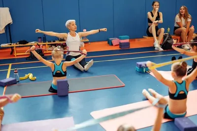 Акробатика в спортивной школе центра Небо - фитнес-акробатика и растяжка  для детей