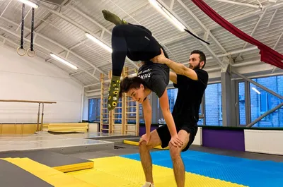 Занятия акробатикой для детей: для начинающих