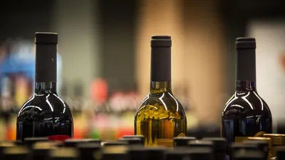 5 полезных советов, как употреблять алкоголь на вечеринках и легче  перенести похмелье - Здоровье 24