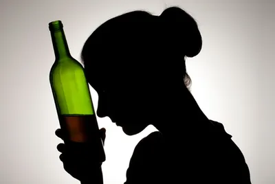 Хронический алкоголизм: определение, симптомы и стадии