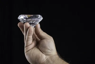 Красивый Радужный Алмаз Алмаз …» — создано в Шедевруме
