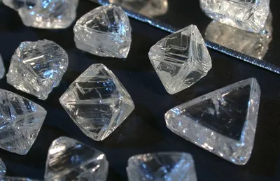 Геологи воспроизвели кристаллизацию алмаза с гранатом | Новости науки