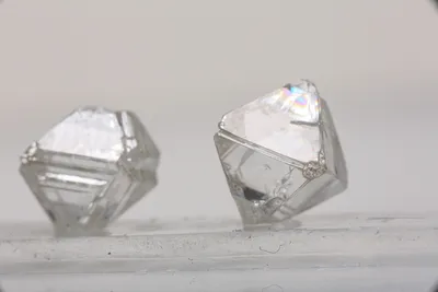 Твердость алмаза: от чего зависит твердость и прочность камня