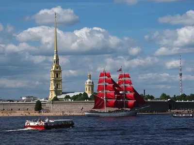 Алые Паруса 2023 с кораблика на Неве — Guideburg, СПб