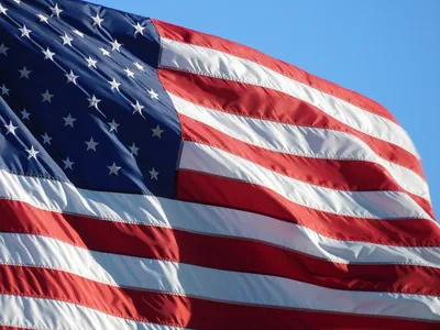 фон летающего американского флага Обои Изображение для бесплатной загрузки  - Pngtree