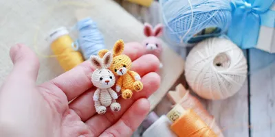 Cute bunny amigurumi in dress: free pattern | Amiguroom Toys