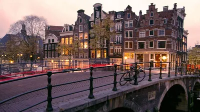 Власти Амстердама хотят снизить количество туристов, которые приезжают  посмотреть на город. Почему