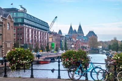 амстердам старый город канал традиционные голландские дома на канале  амстердам нидерланды Фото Фон И картинка для бесплатной загрузки - Pngtree