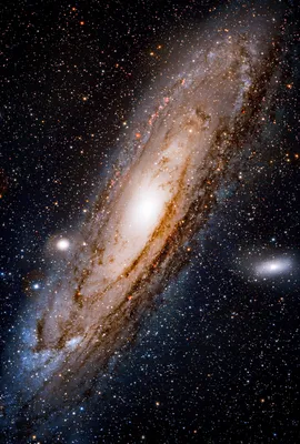 Jaw-dropping Andromeda galaxy photo comprises 37 hours of exposure - CNET